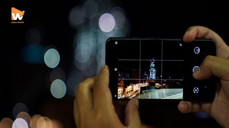 Sử dụng lưới bố cục và HDR trên điện thoại để chụp ảnh khách sạn.