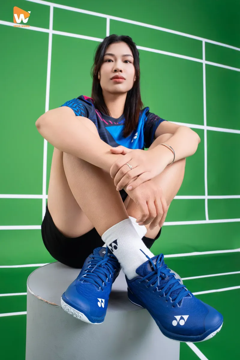 Tạo dáng năng động theo đúng concept lookbook đã chuẩn bị