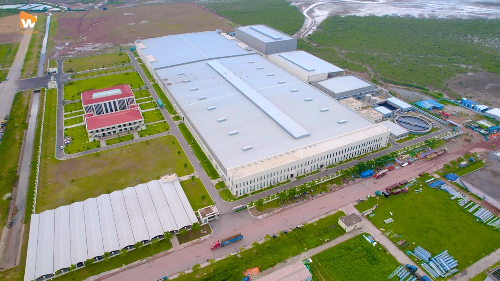 Cảnh quay flycam toàn cảnh nhà máy Dệt Kim VN với dây chuyền sản xuất hiện đại