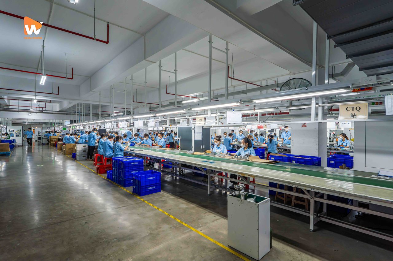 Dây chuyền lắp ráp trong xưởng sản xuất nhà máy Syncmold Việt Nam