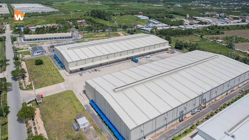 Chụp ảnh nhà xưởng trong khu công nghiệp Phước Đông, khu bốc xếp và đường nội khu