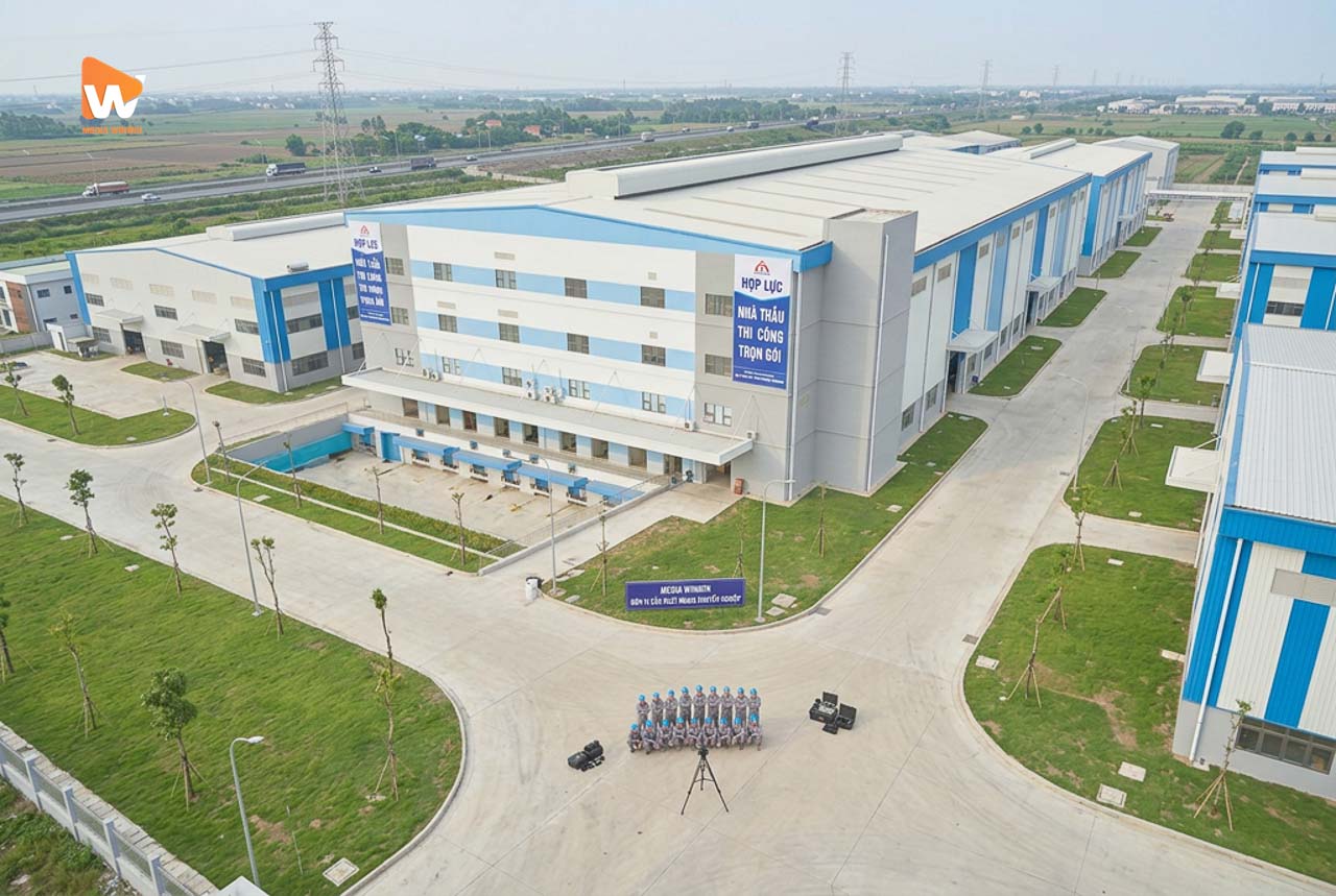 Ekip Media WinWin dùng flycam và chụp ảnh đội ngũ kỹ sư tại công trường nhà máy do Công ty Xây, lỗi chụp ảnh nhà máy và cách khắc phục | Media WinWin