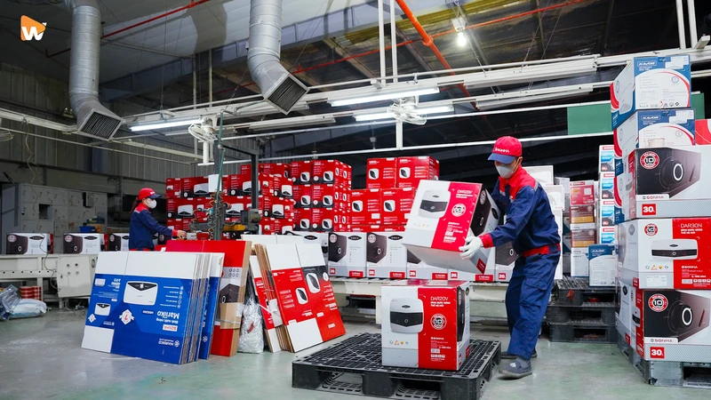 Kho thành phẩm đóng gói cho thấy quy mô sản xuất thực tế của nhà máy