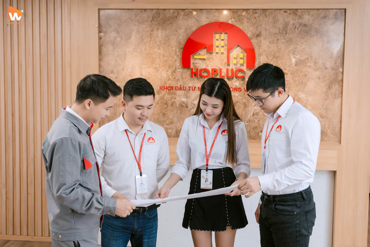 ảnh profile chuyên nghiệp được chụp tại văn phòng công ty Hợp Lực