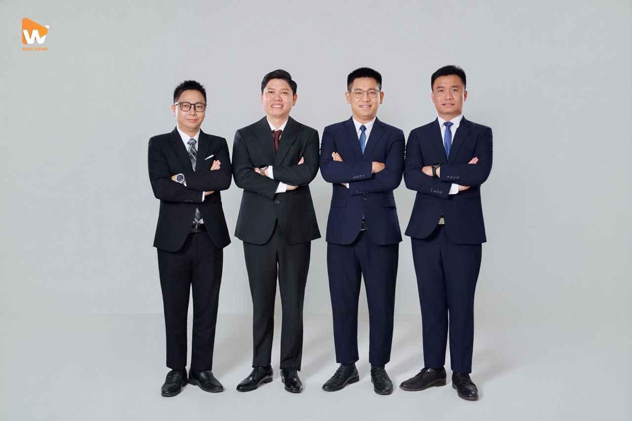 ảnh profile doanh nghiệp được chụp tại studio