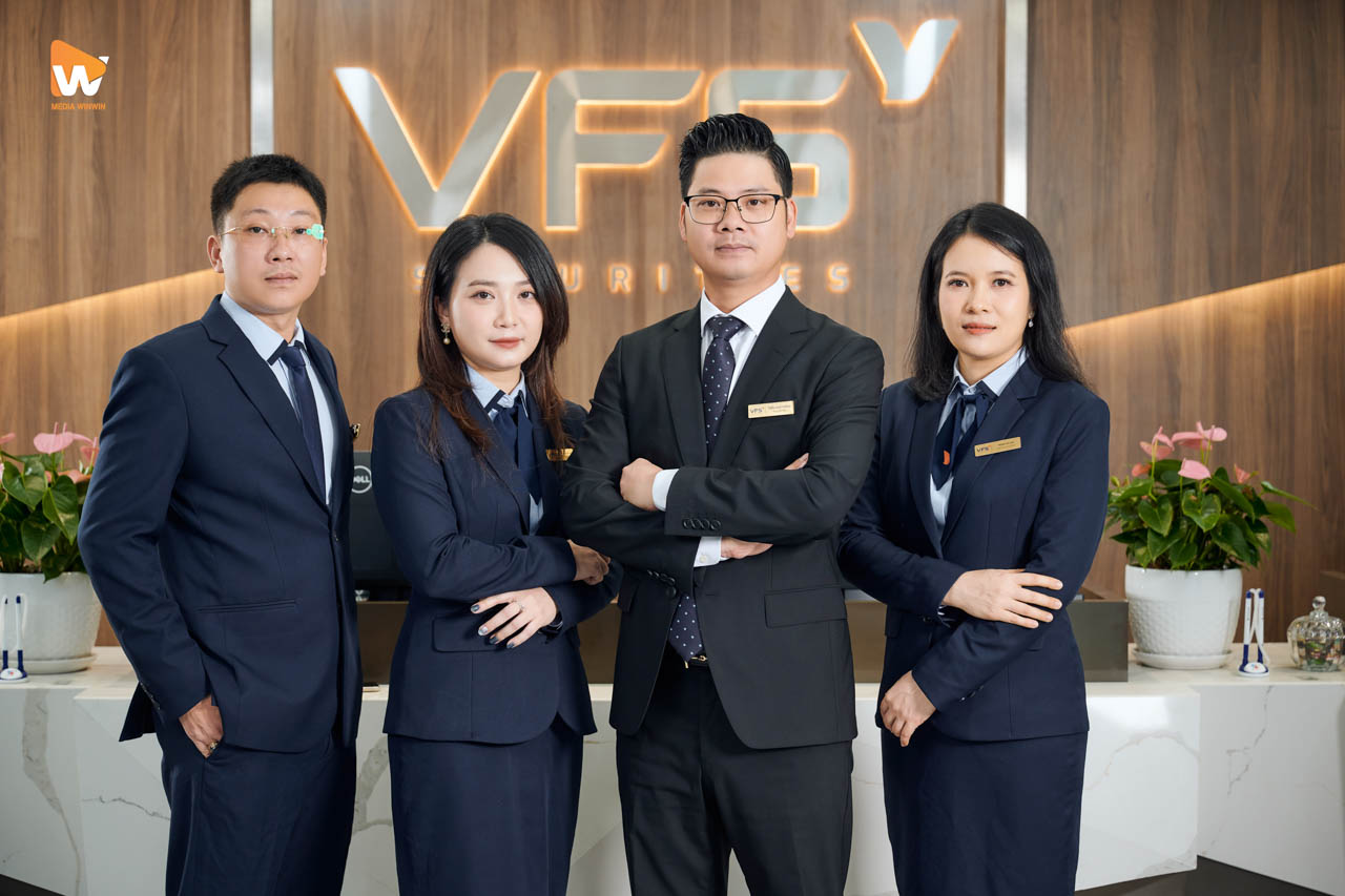 Hero bộ ảnh profile lãnh đạo và đội ngũ doanh nghiệp chụp tại studio, ánh sáng chuyên nghiệp, cách chọn studio chụp ảnh profile doanh nghiệp | Media WinWin