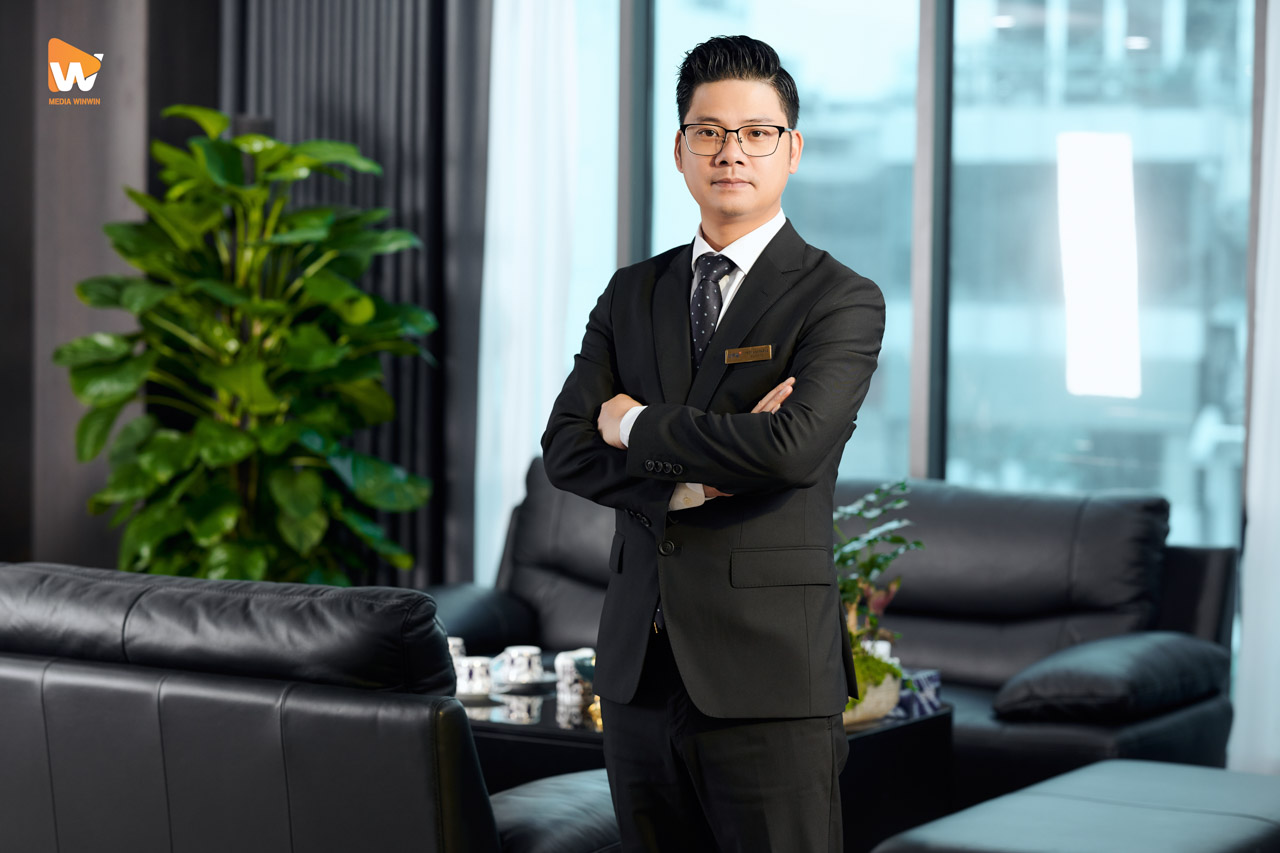 Chân dung lãnh đạo doanh nghiệp chụp tại văn phòng, cách chọn studio chụp ảnh profile doanh nghiệp | Media WinWin