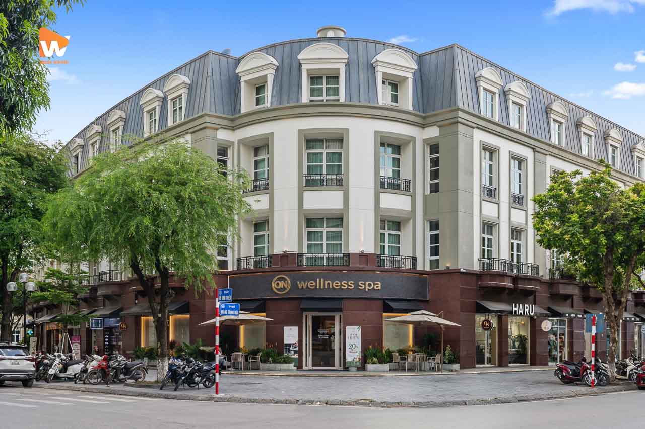 Toàn cảnh toà nhà ON Wellness Spa tại The Manor nhìn từ ngoài đường