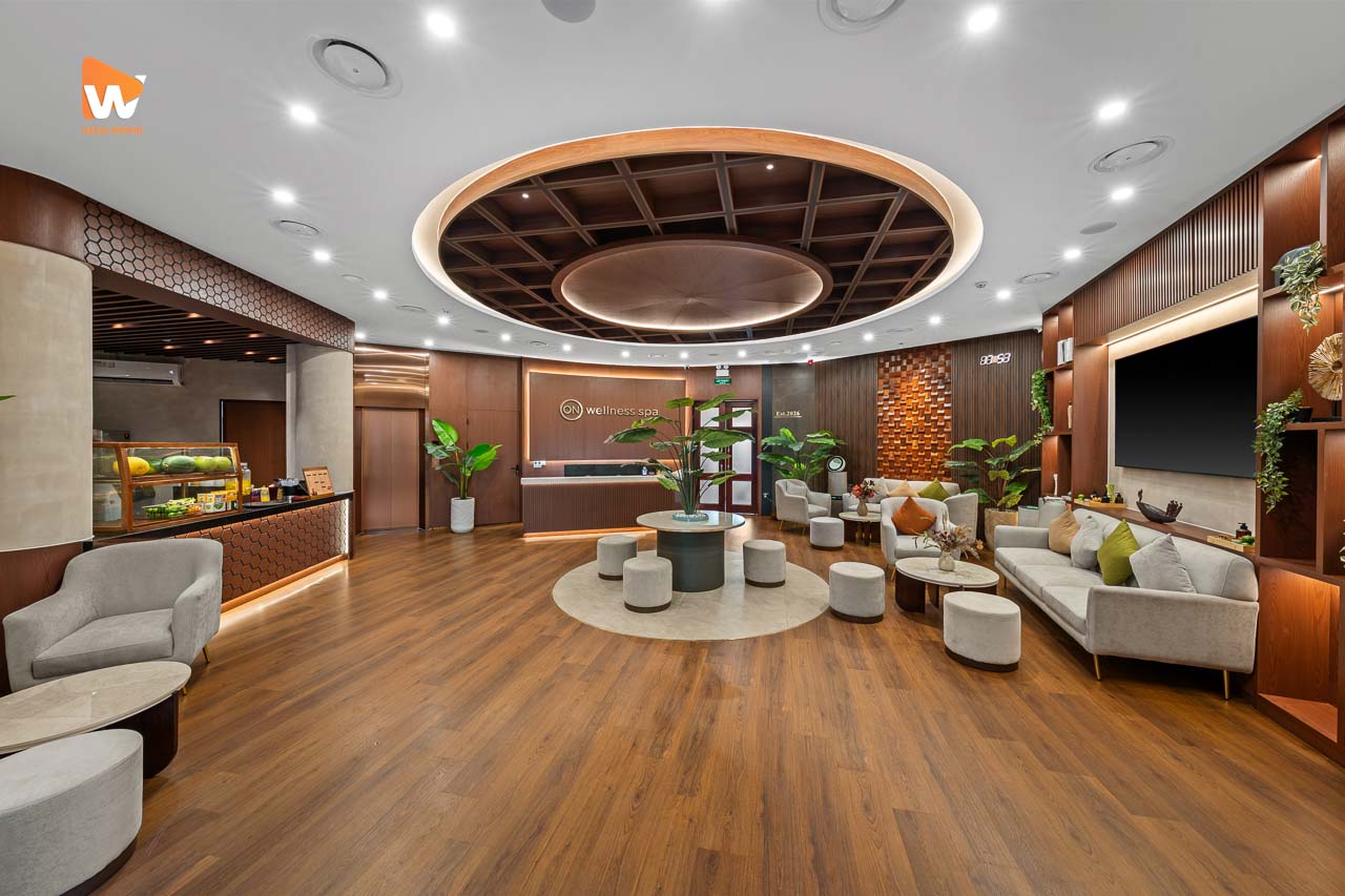 Sảnh lễ tân rộng với trần tròn ốp gỗ tại ON Wellness Spa