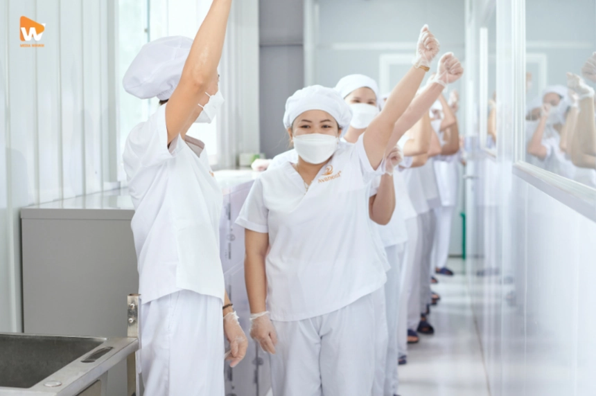 Hình ảnh đội ngũ công nhân viên của Nhà máy Yến Đảo Avanest