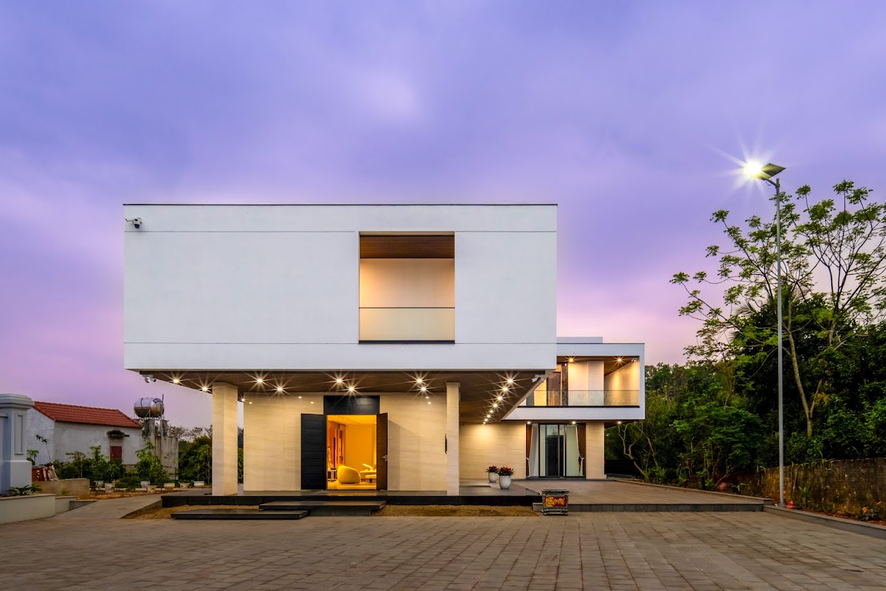 chụp ảnh kiến trúc villa Bắc Giang - mặt đứng chính villa giờ chạng vạng, đèn trong nhà đã bật