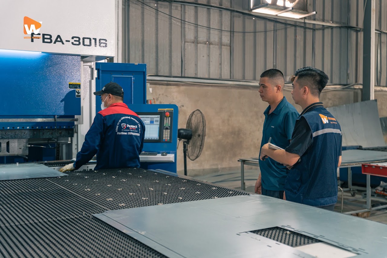 toàn cảnh xưởng sản xuất cửa chống cháy Ares Door tại An Khánh Hà Nội với dây chuyền máy CNC FBA-3016