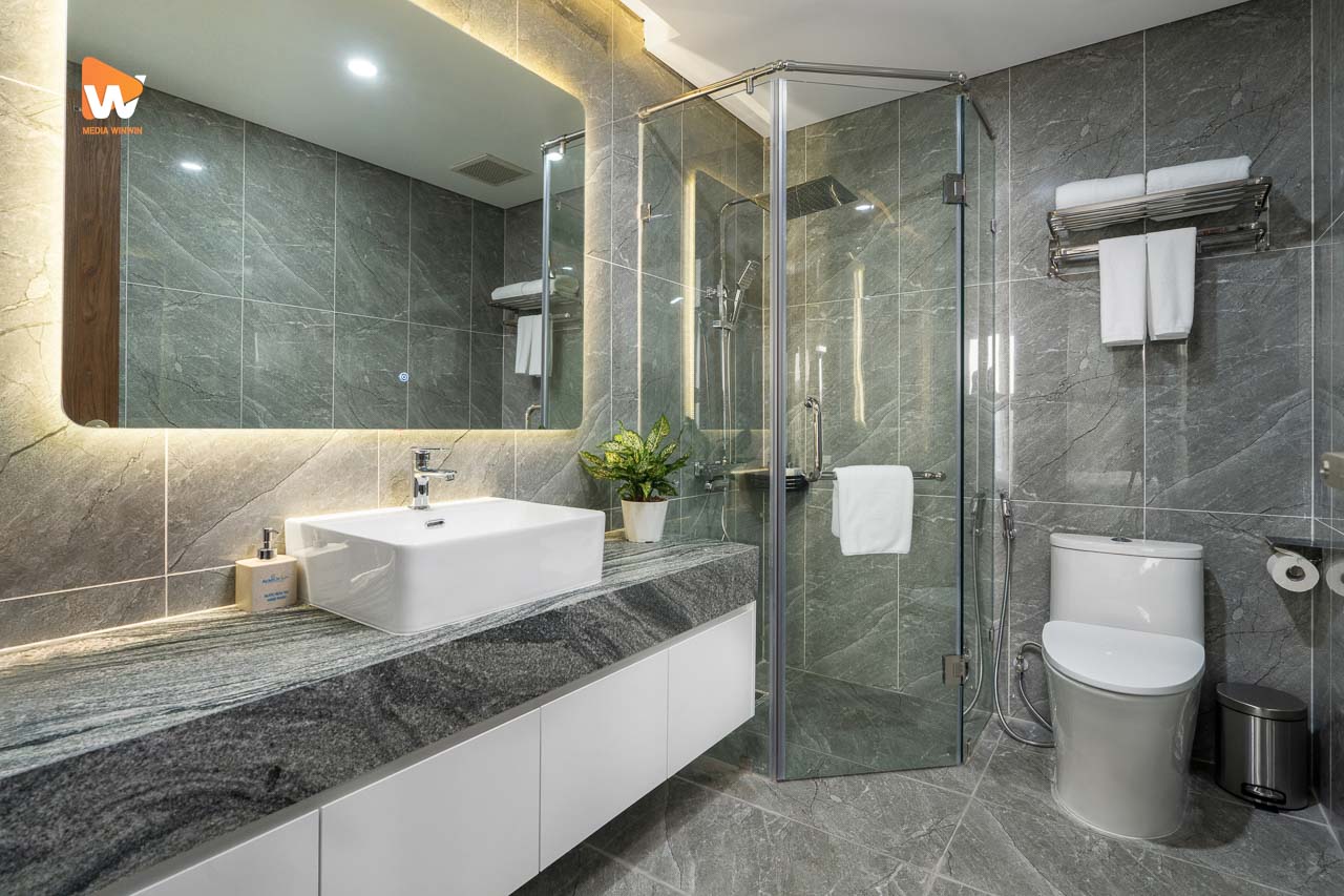 Chụp ảnh khách sạn Aravelle Suites — khu bếp và bàn ăn căn suite
