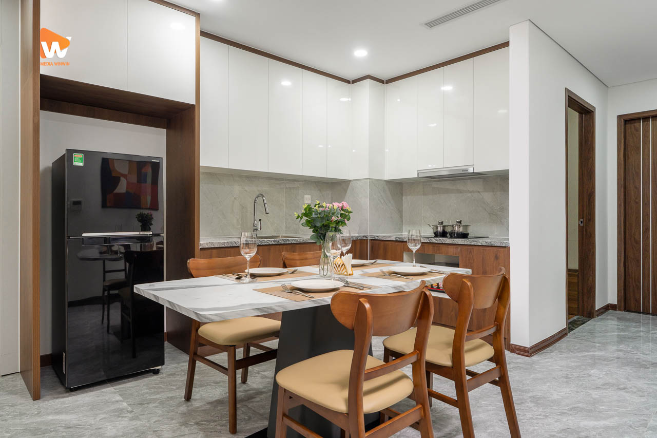 Chụp ảnh khách sạn Aravelle Suites — không gian bếp mở căn suite