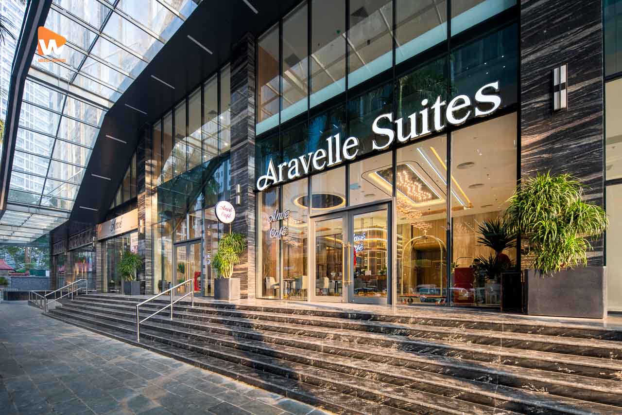 Chụp ảnh khách sạn Aravelle Suites — mặt tiền buổi tối