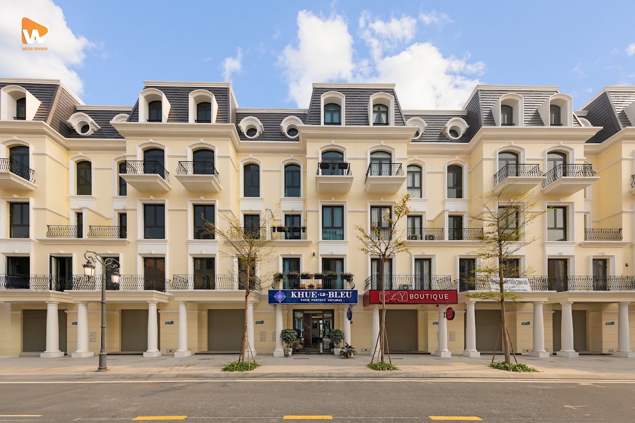 Chụp ảnh khách sạn Khue Le Bleu Đồi Rồng — dãy nhà phố kiến trúc châu Âu tại Đồi Rồng