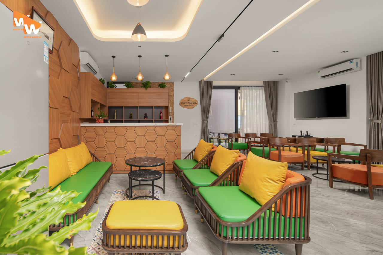 Chụp ảnh villa Khue Le Bleu Flamingo Hải Tiến — phòng khách và khu sinh hoạt chung