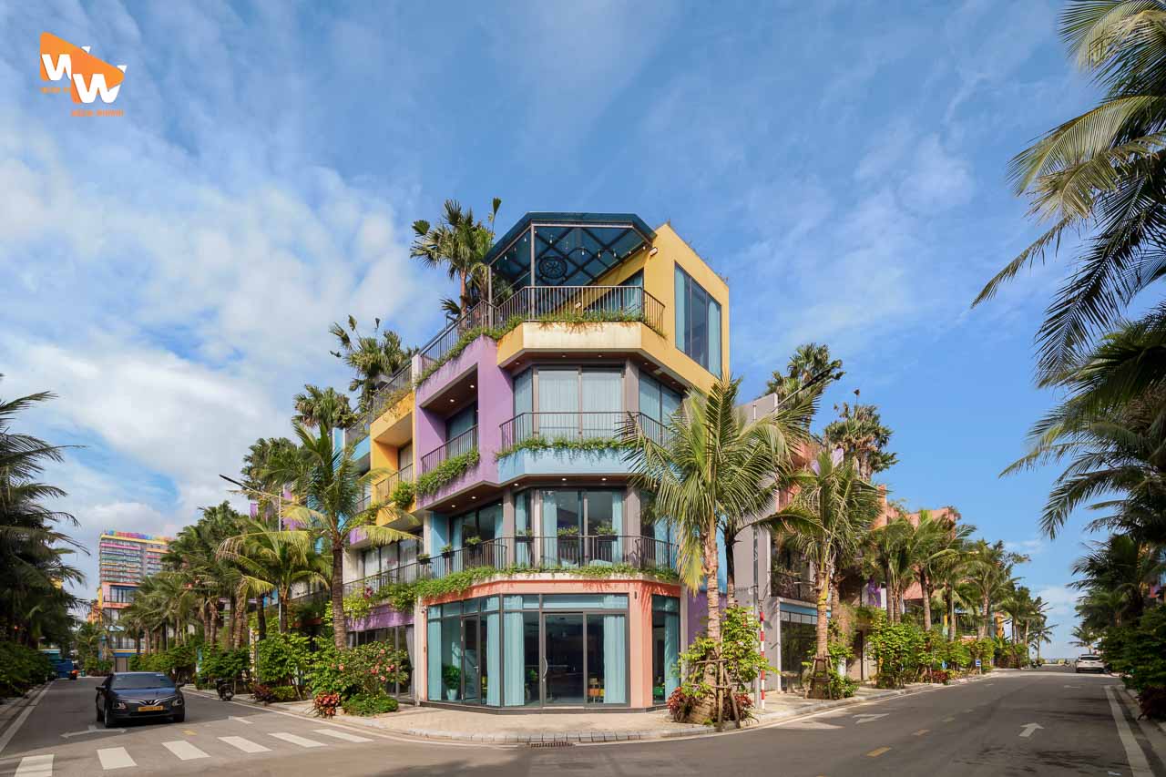 Chụp ảnh villa Khue Le Bleu Flamingo Hải Tiến — kiến trúc nhiều màu đặc trưng của quần thể