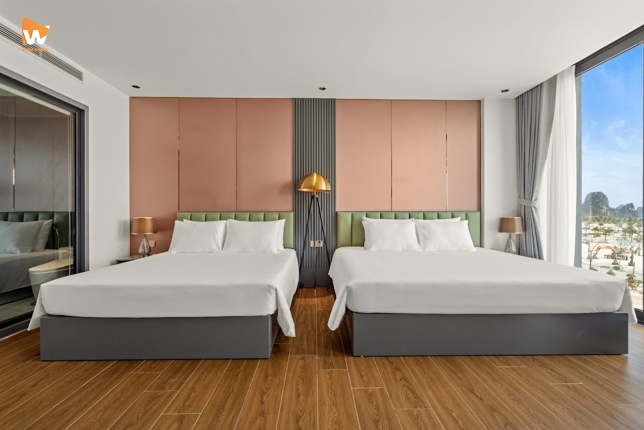 Chụp ảnh khách sạn Lavender Hotel Vân Đồn — phòng nghỉ giữ được cả chi tiết trong phòng lẫn tầm nhìn ngoài cửa