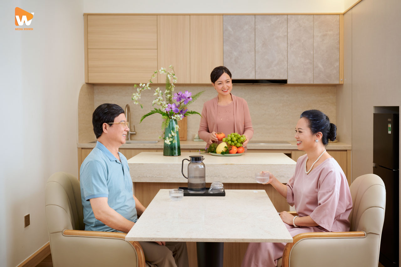 Chi tiết cảm xúc, ví dụ tách trà bên cửa sổ đón nắng hoặc góc đọc sách ấm cúng, thành phẩm dự, chụp ảnh khách sạn đẹp | Media WinWin