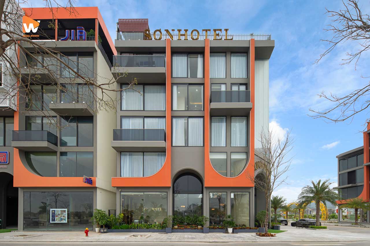 Chụp ảnh khách sạn Sơn Hotel Vân Đồn — kiến trúc mặt tiền ban ngày