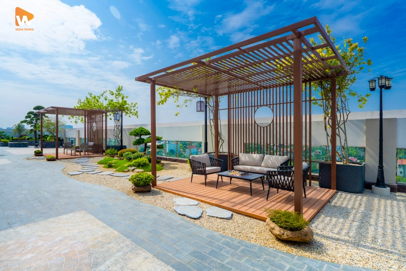 Khu vườn, bãi biển riêng, con đường nội khu góp phần tạo nên bức tranh trải nghiệm hoàn chỉnh