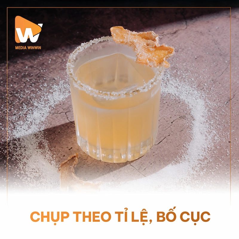Chụp ảnh đồ uống theo tỉ lệ với bố cục được chuẩn bị kỹ lưỡng khi sản phẩm lên khung hình luôn nằm ở vị trí đẹp nhất