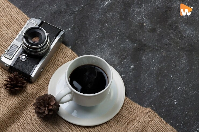 Chụp ảnh với đồ uống theo concept từ trên xuống phong cách vintage cực kì yên tĩnh, quen thuộc