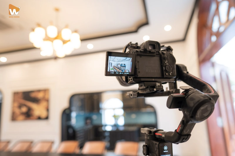 Hệ thống máy móc thiết bị được trang bị đầy đủ nhằm nâng cao chất lượng video