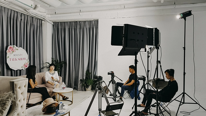Quay phim talkshow đang trở thành xu hướng bởi tính chân thực, truyền tải thông điệp trực tiếp và nhanh nhất