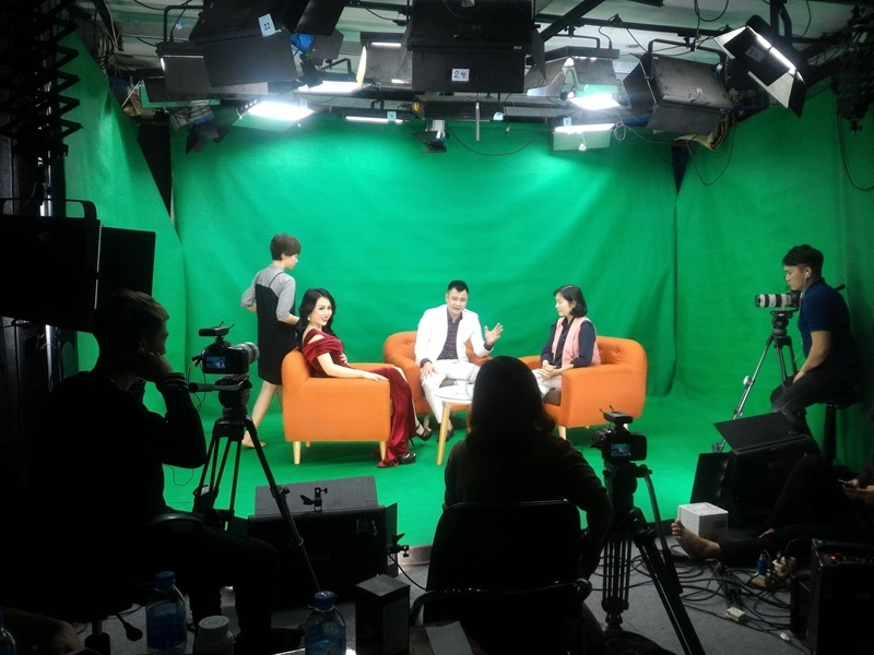 Nên lựa chọn địa điểm quay video talkshow thích hợp