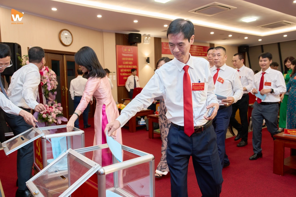 Quay video khai trường phòng khám
