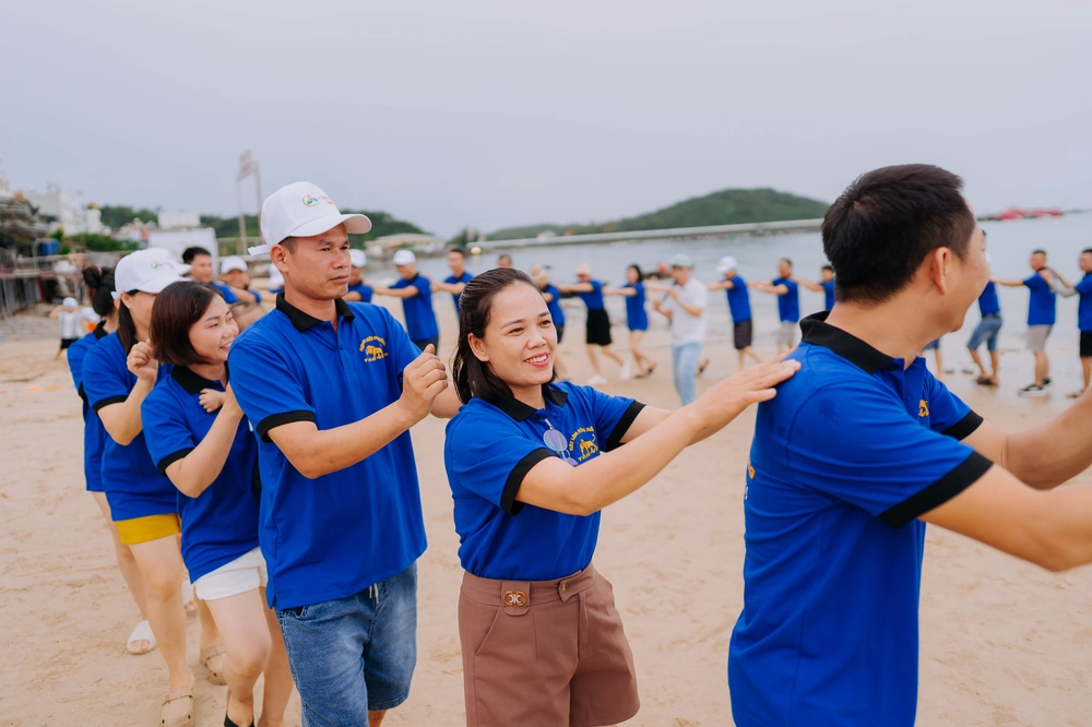 Phong cách chụp ảnh team building năng động, bắt trọn khoảnh khắc hoạt động