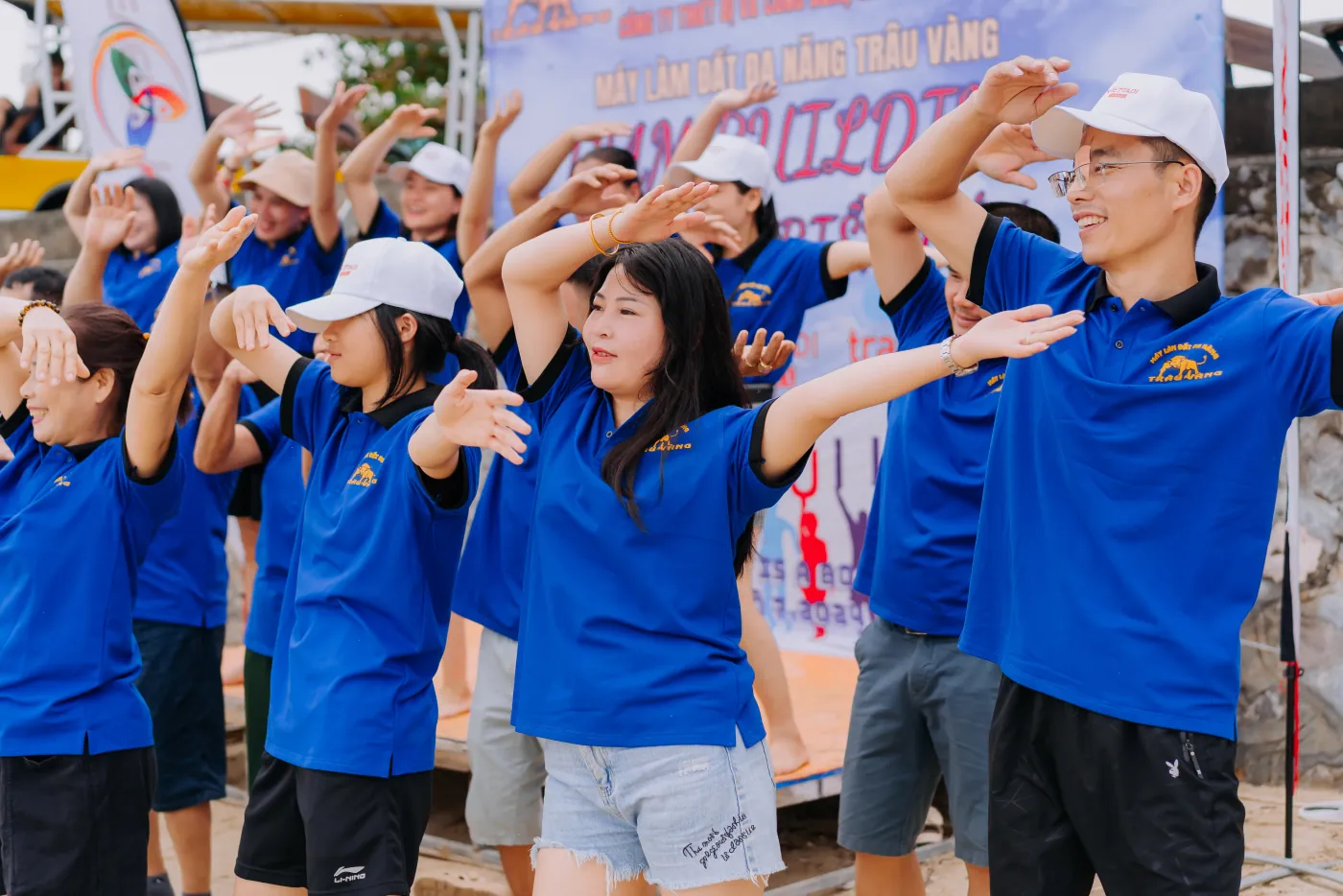 Chụp ảnh team building mang tới nhiều lợi ích cho doanh nghiệp