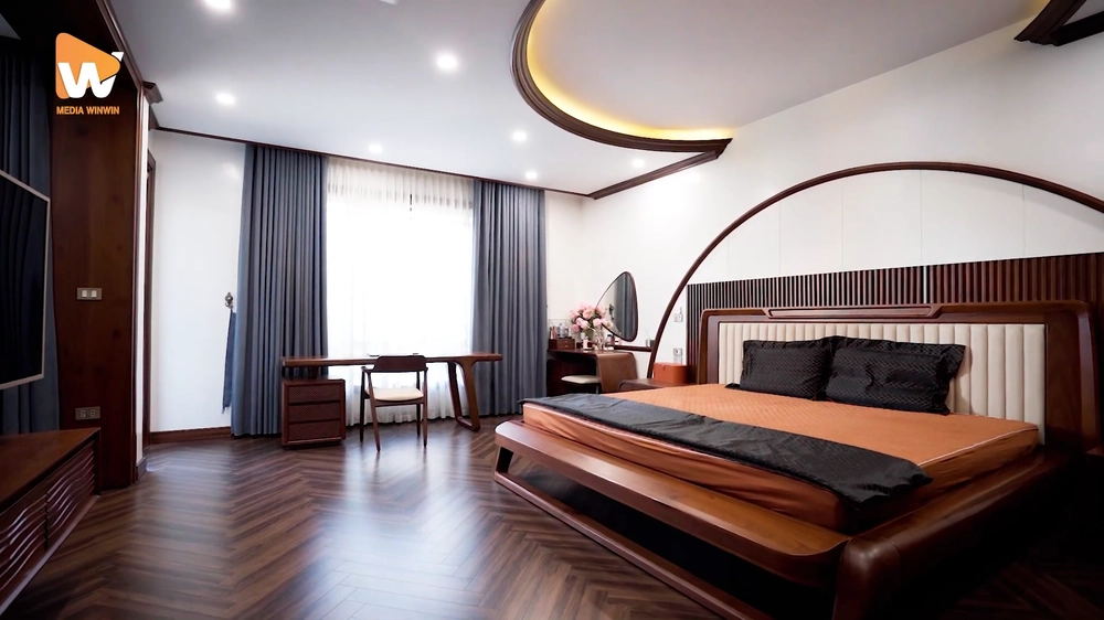 Kết hợp đa dạng góc quay từ toàn cảnh (wide) đến cận cảnh (close-up) giúp video có chiều sâu và kể chuyện hiệu quả hơn