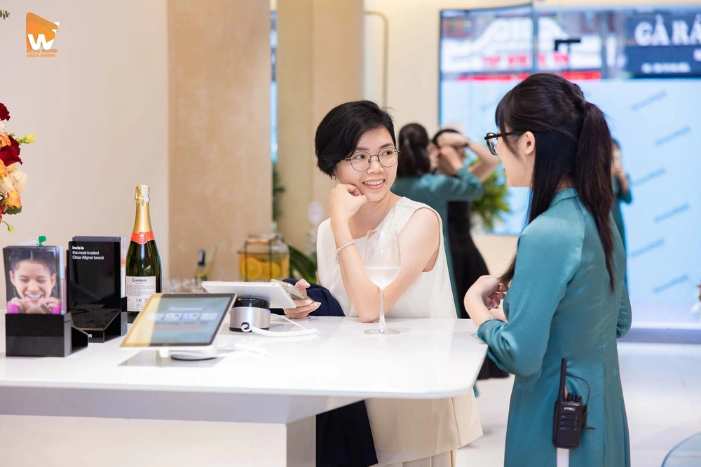 Từ màn cắt băng đến khoảnh khắc sâm panh rực rỡ, Media WinWin đã ghi lại trọn vẹn ngày khai trương đáng nhớ và đầy cảm xúc của Nha khoa Greenfield