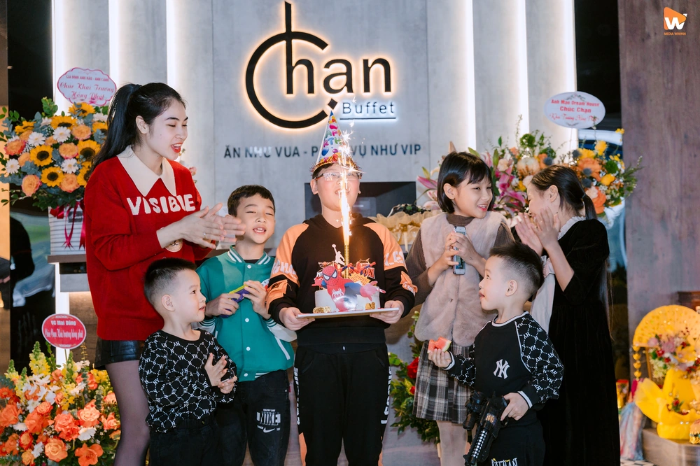 Bức ảnh này đáng giá hơn ngàn lời quảng cáo. Nó nói rằng: Chạn là nơi dành cho những kỷ niệm đẹp nhất