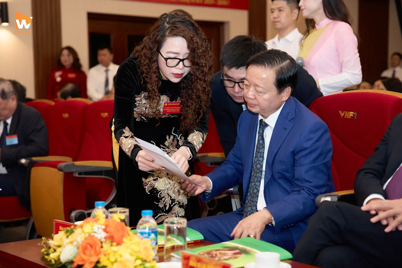 Nụ cười rạng rỡ sau một kỳ Đại hội thành công tốt đẹp. Đây là khởi đầu cho một chặng đường mới với nhiều thắng lợi mới.