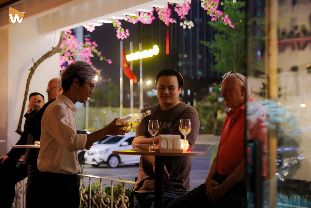 Quay phim hay chụp ảnh cho sự kiện đều có lợi thế riêng. Điều quan trọng là mục đích của sự kiện