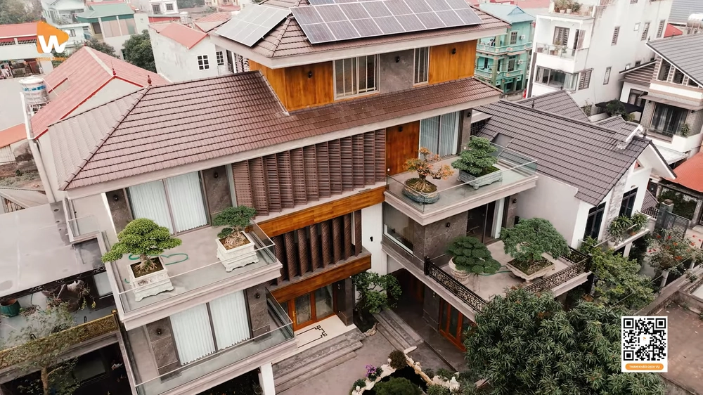 Cảnh quay flycam bắt trọn Villa Đông Anh từ góc nhìn trên cao với không gian sân vườn và kiến trúc hiện đại