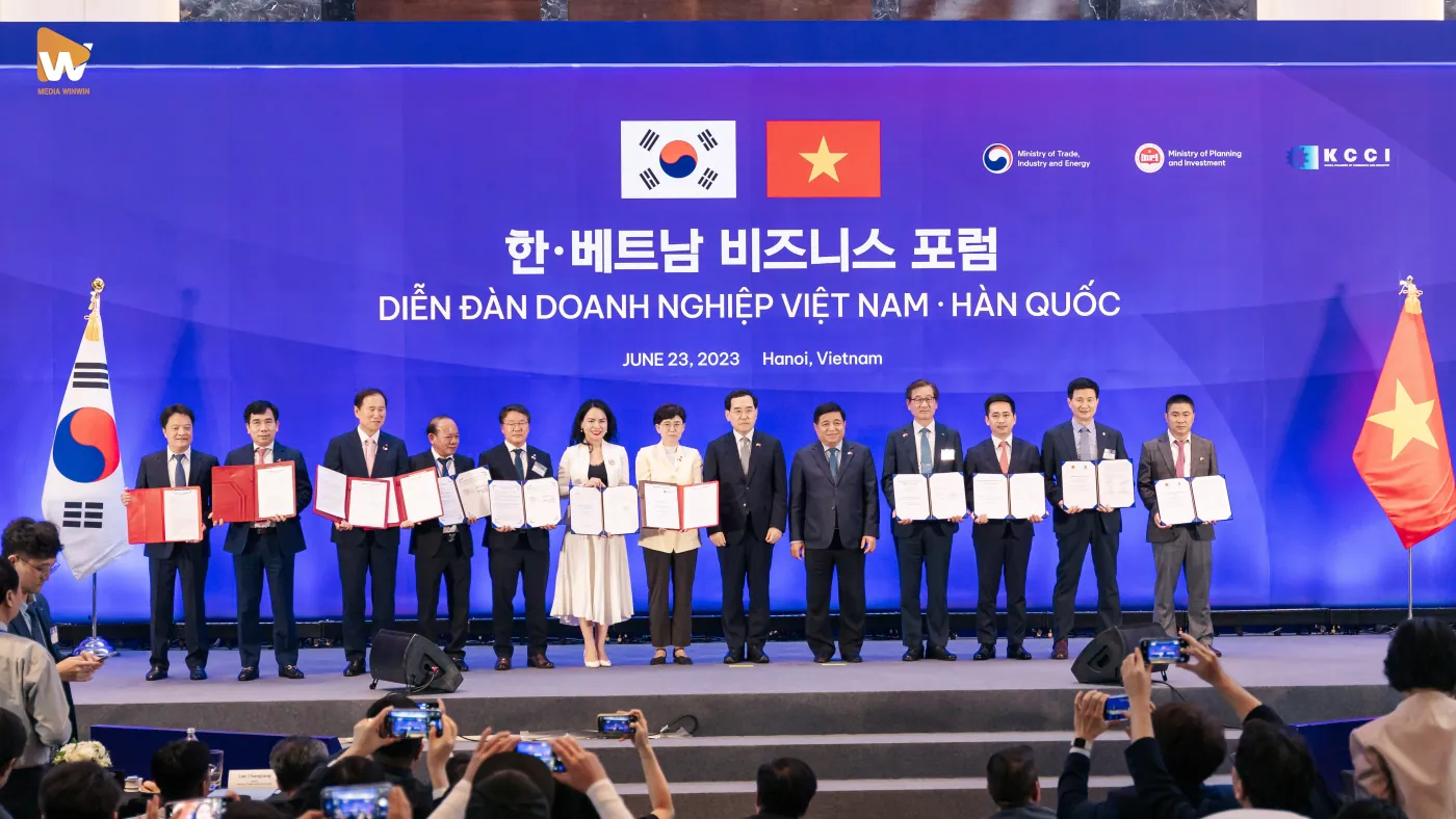 Chúng tôi luôn đảm bảo mọi thiết bị sẵn sàng, khảo sát địa hình tỉ mỉ và lên kế hoạch chi tiết cho từng góc quay. Đó là cách chúng tôi mang đến những thước phim chất lượng nhất