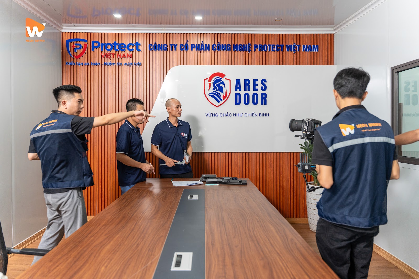 Hậu Trường Sản Xuất Phim Doanh Nghiệp Ares Door Tại Hà Nội